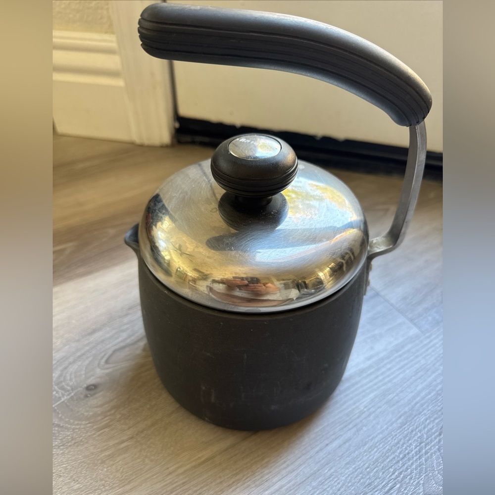 Circulon Hi-Low System Hard Anodized 2 Quart 1.9 L Stove Top Tea Kettle